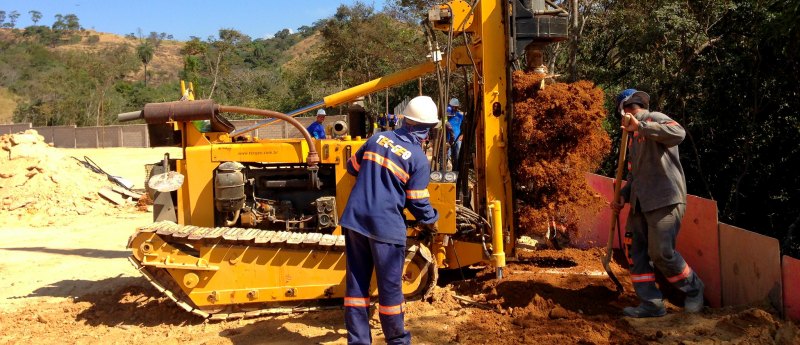 Execução de estaca do tipo Trado Mecânico